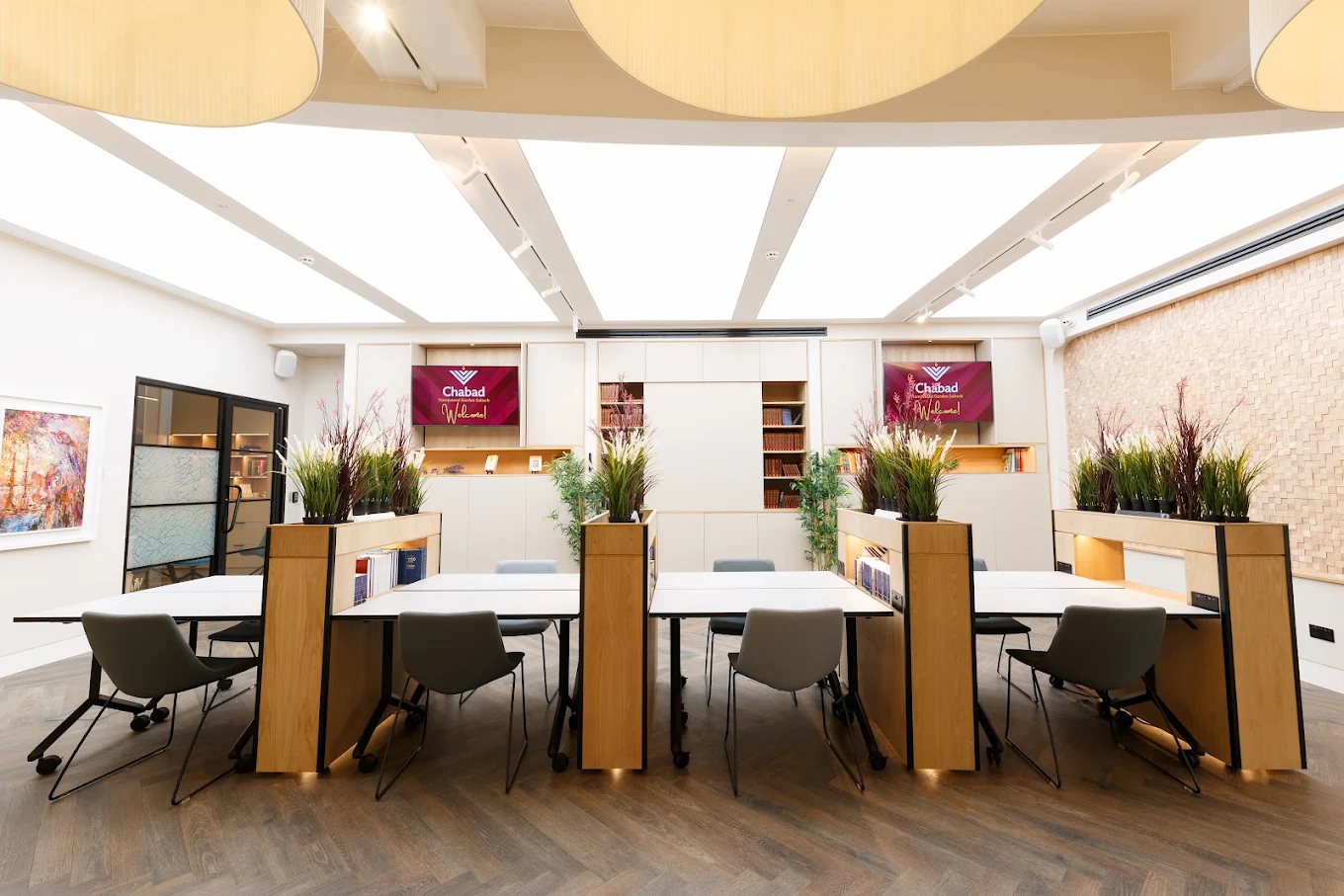 Rooflights, white ceiling beams and timber dividers in the Chabad HGS community room
